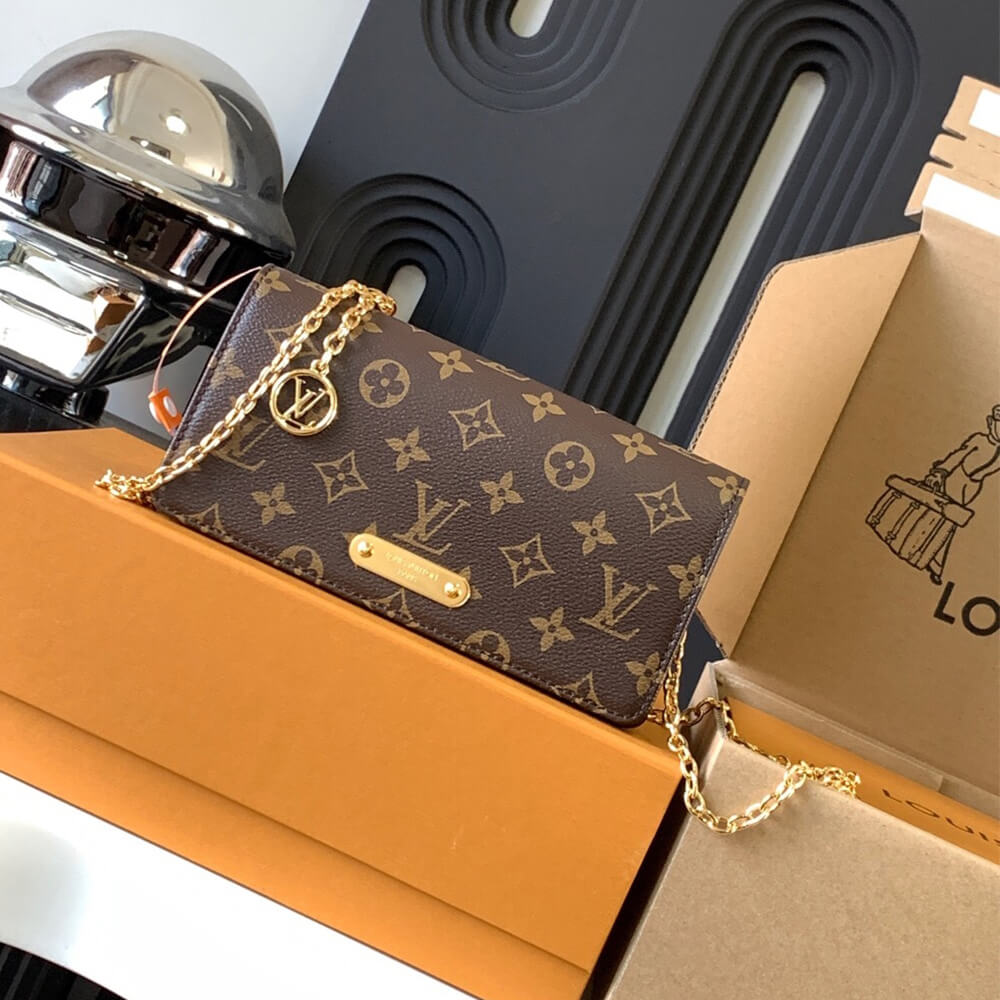 LV Wallet On Chain Lily