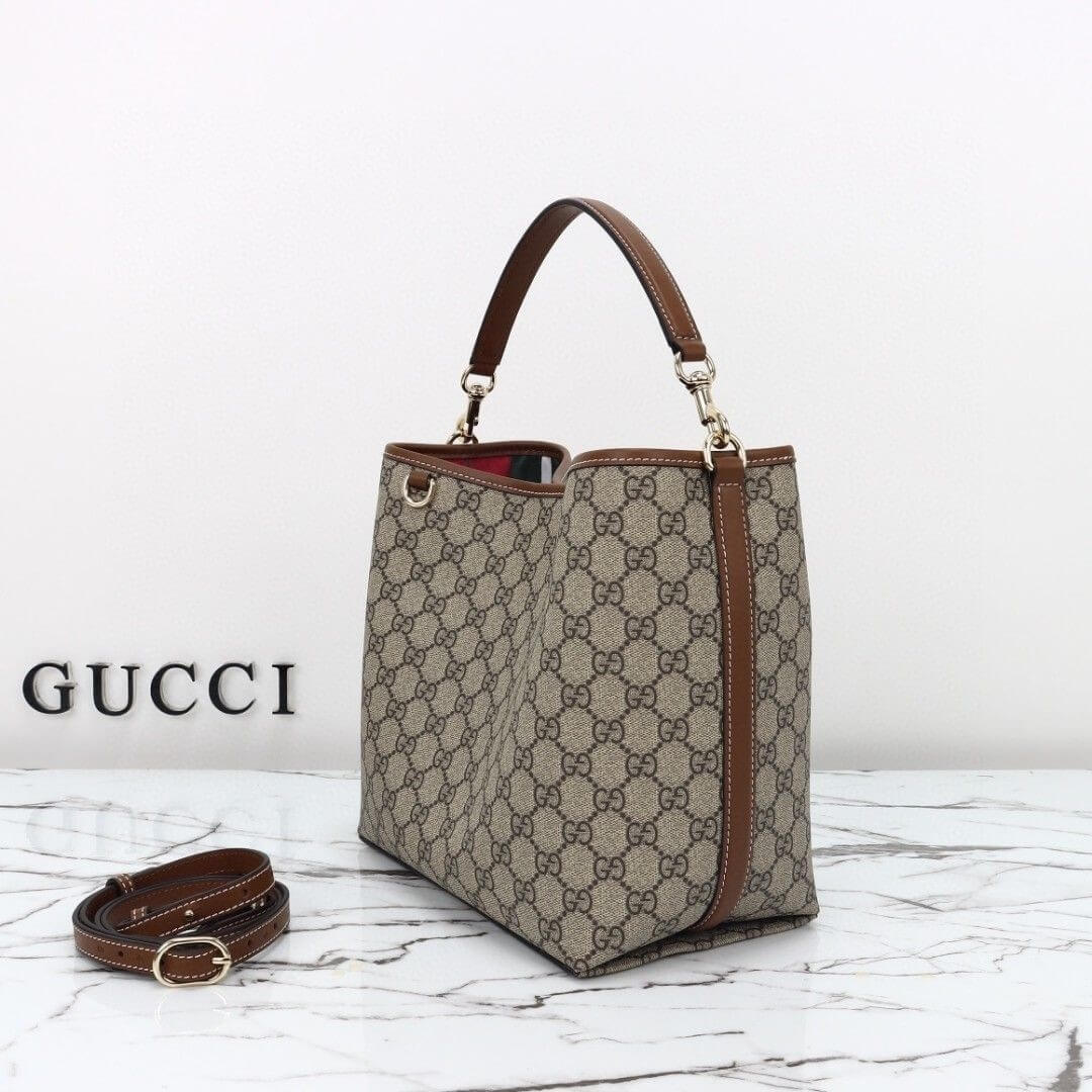 GG Emblem small shoulder bag