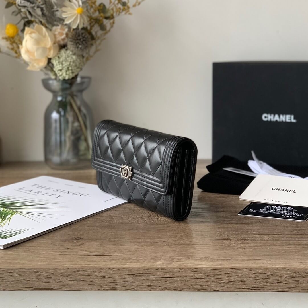 Ch*el classic long wallet