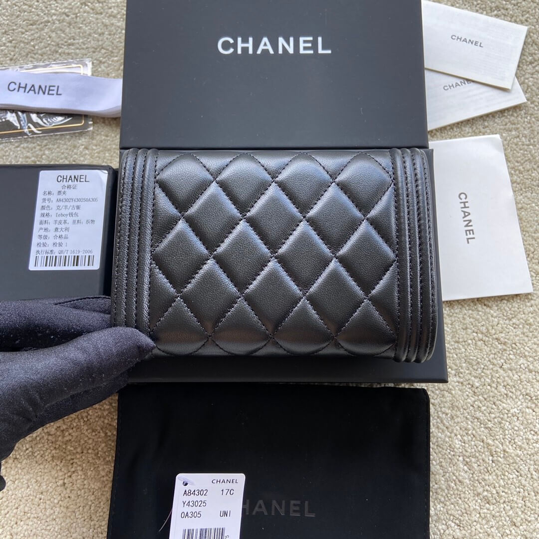 Ch*el boy long wallet