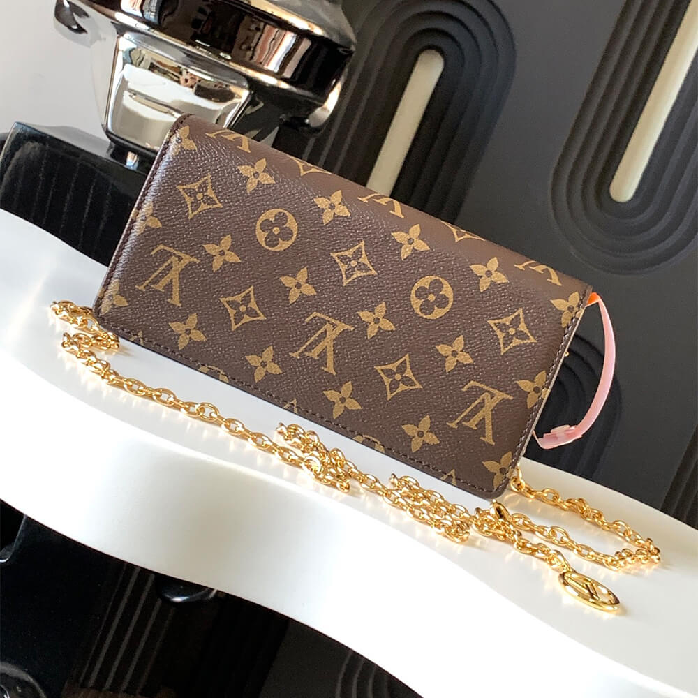 LV Wallet On Chain Lily