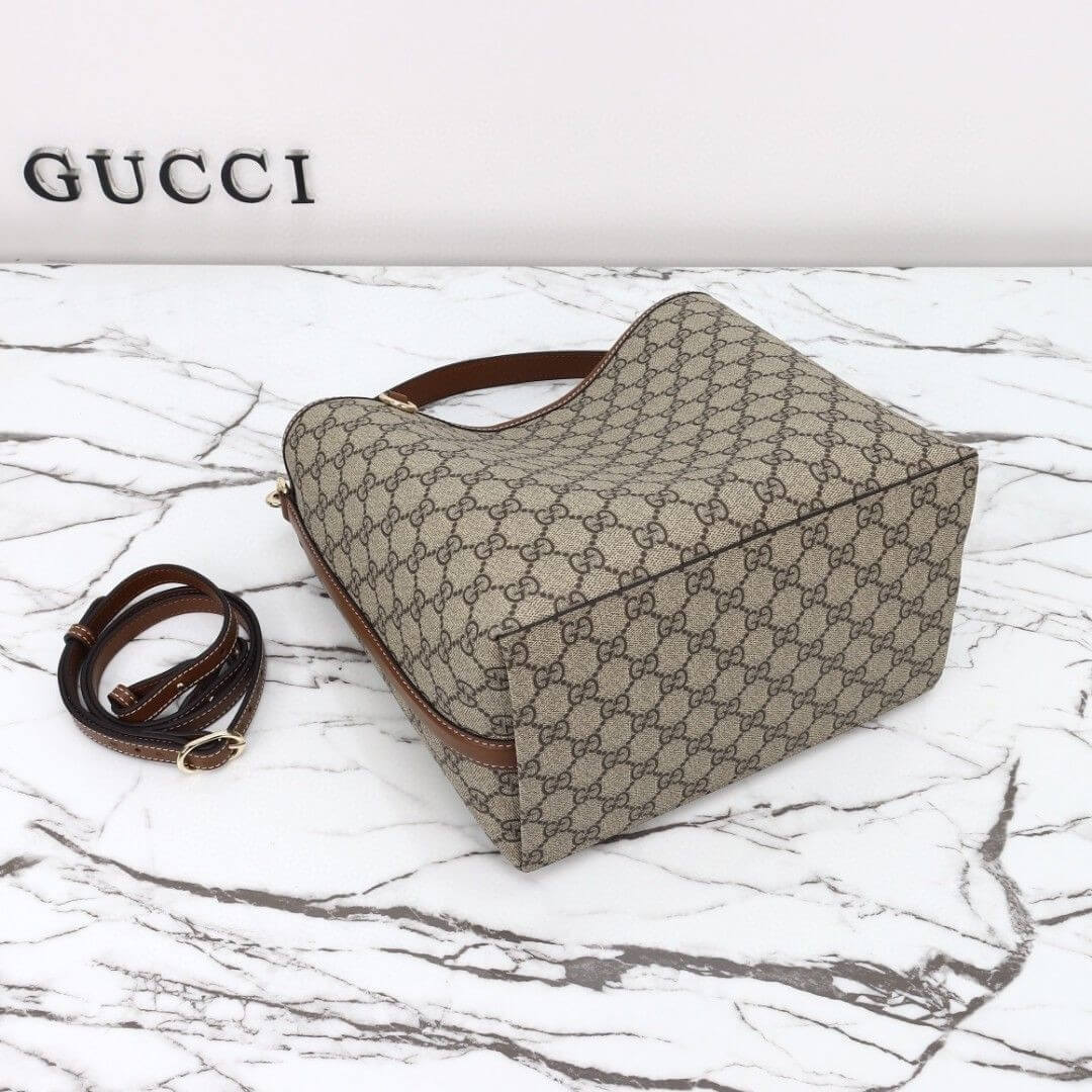 GG Emblem small shoulder bag