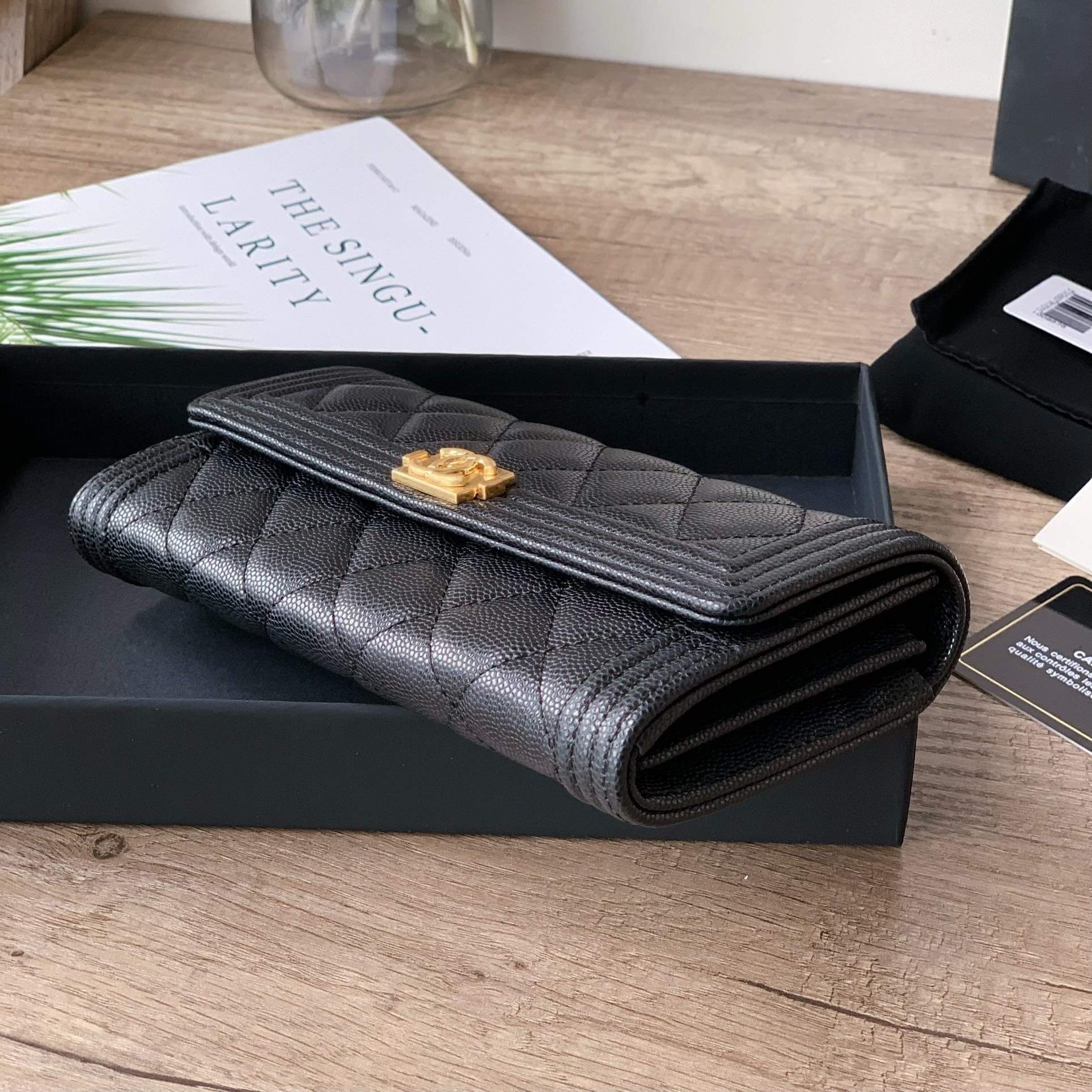Ch*el classic long wallet