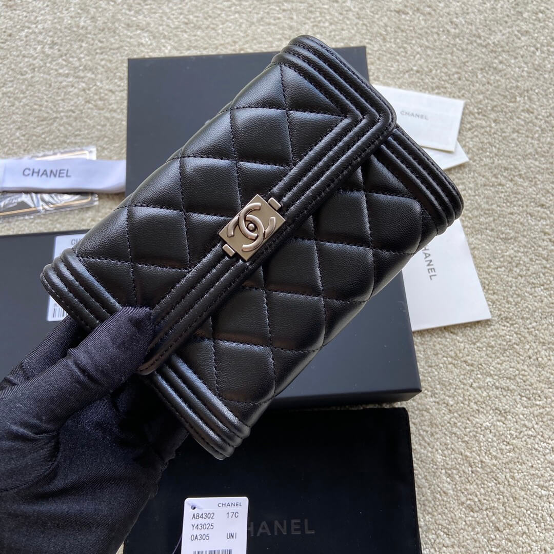 Ch*el boy long wallet