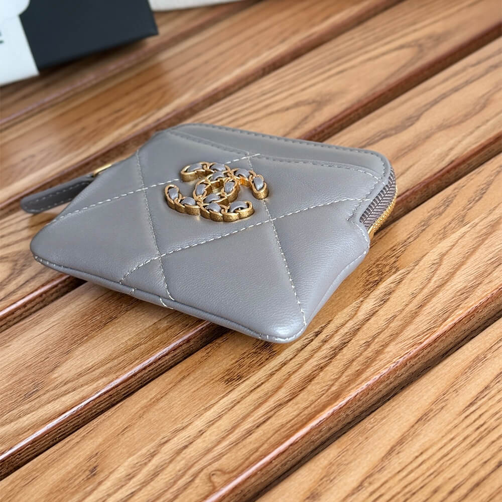 Ch*el 19 zipped coin purse