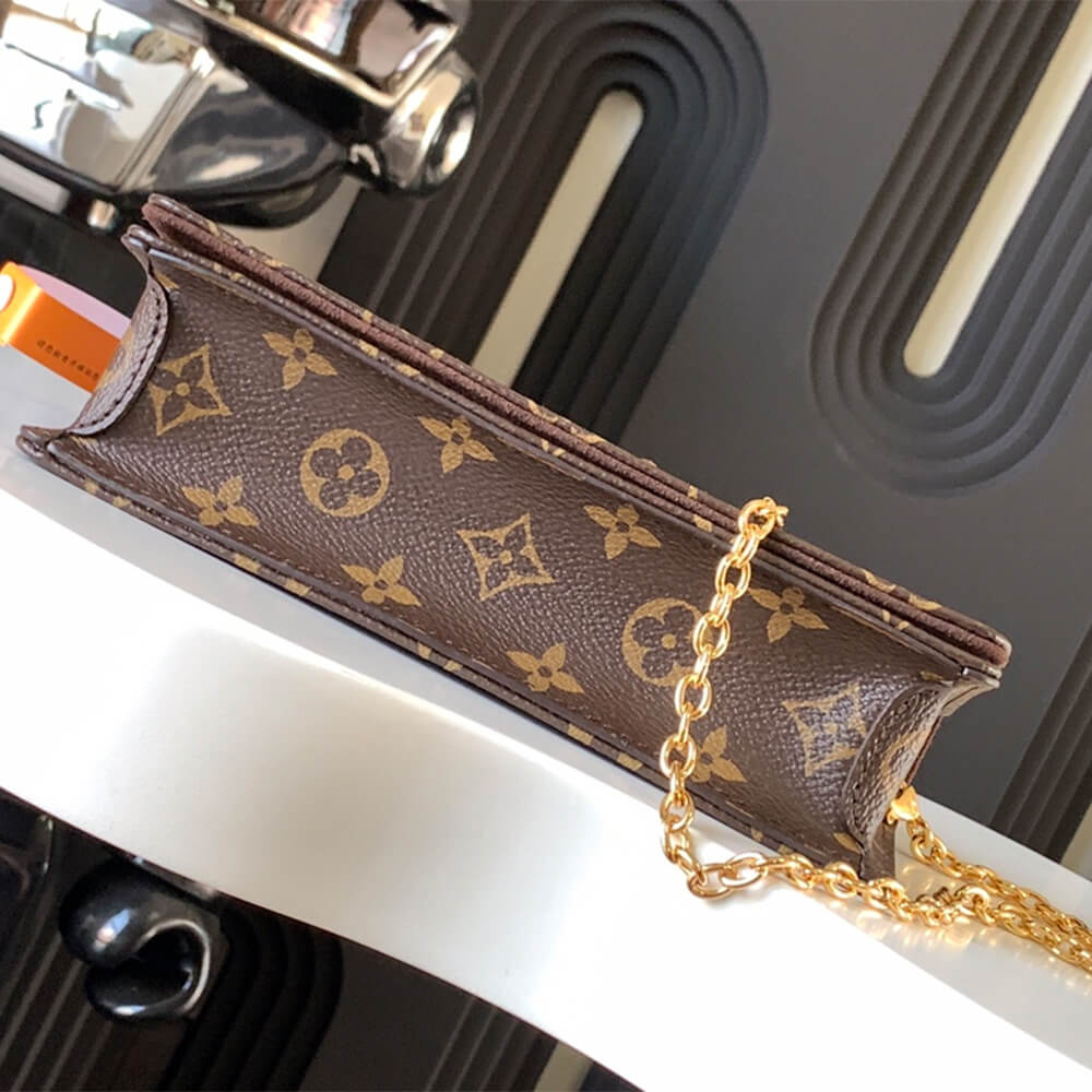 LV Wallet On Chain Lily