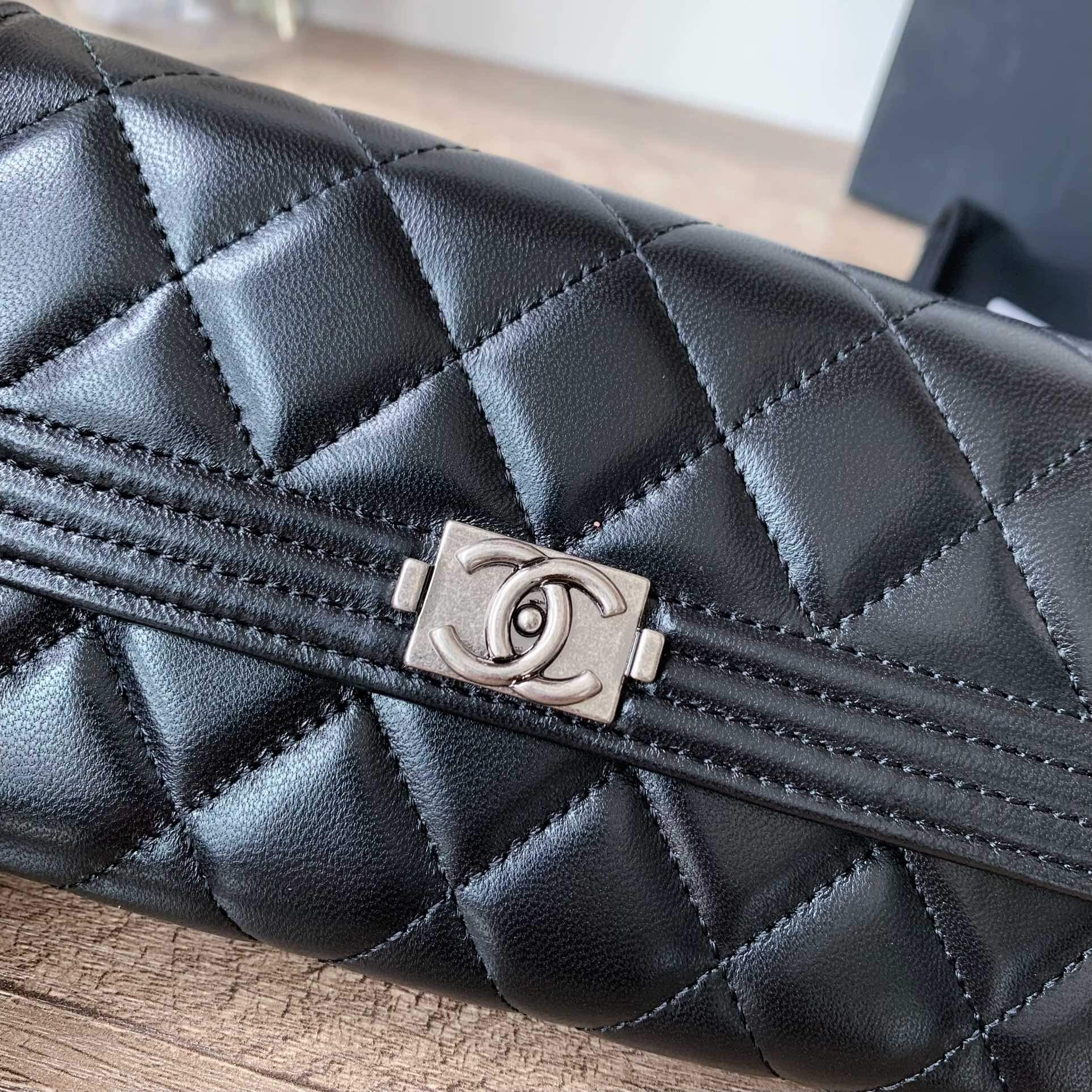 Ch*el classic long wallet