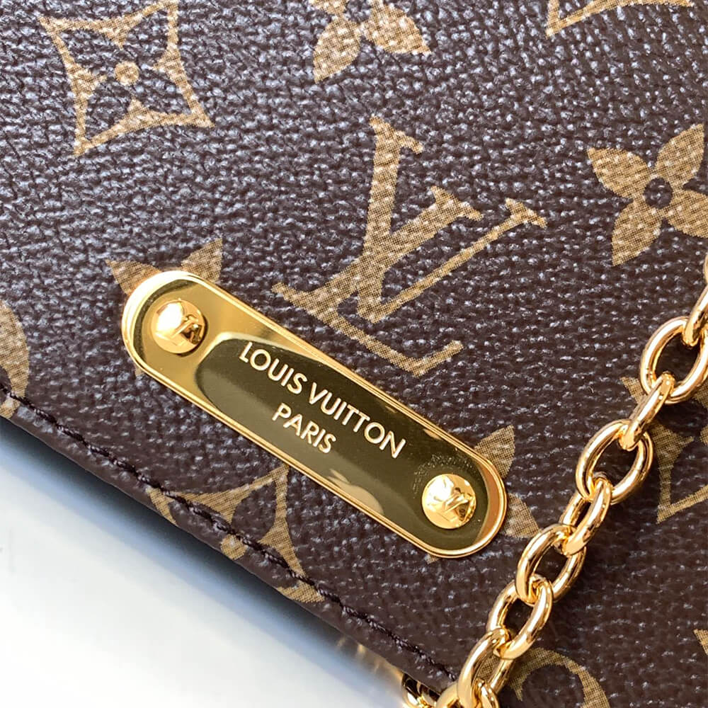 LV Wallet On Chain Lily