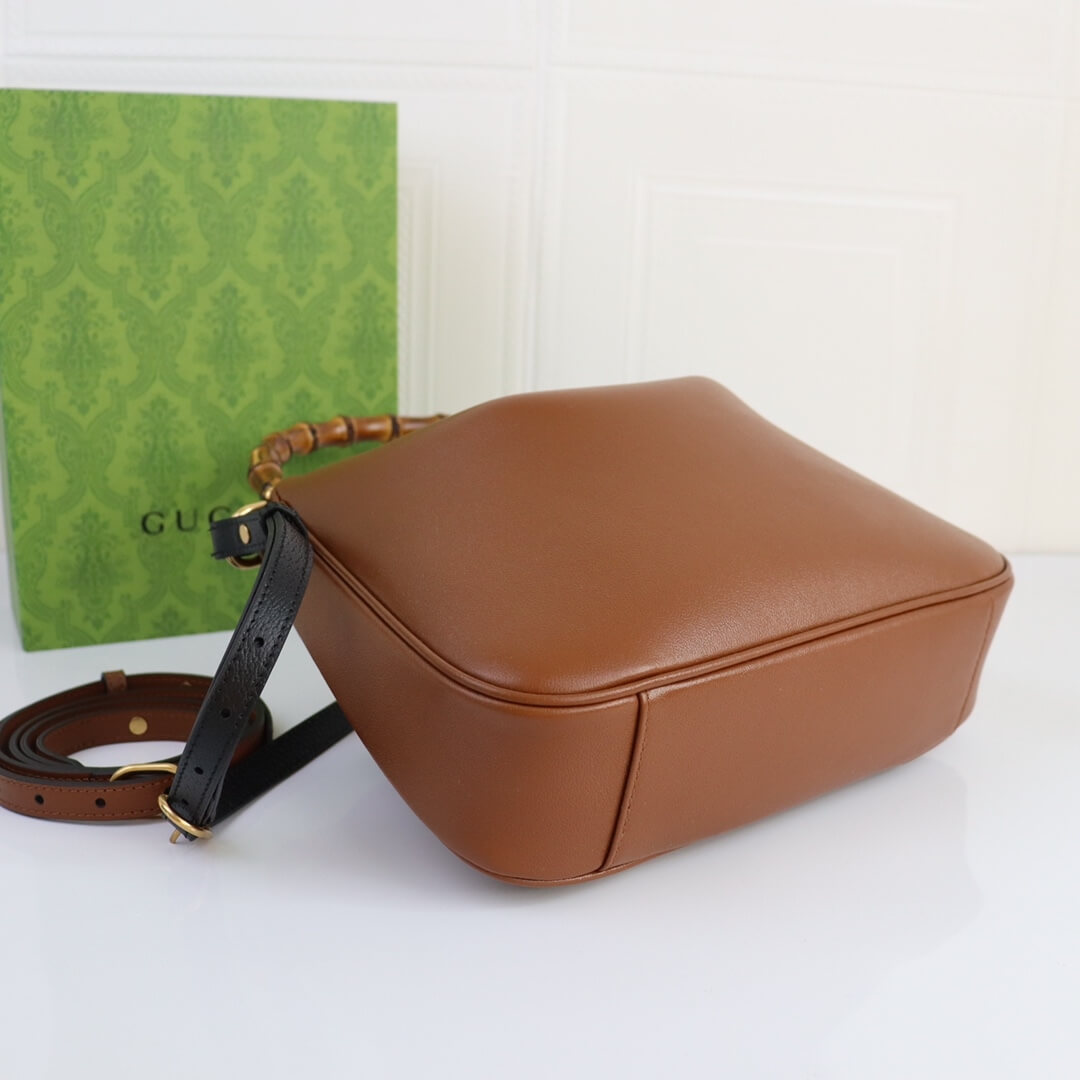 G*u*i diana medium shoulder bag