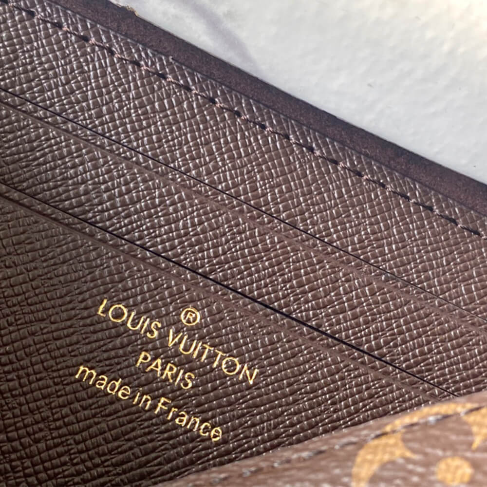 LV Wallet On Chain Lily