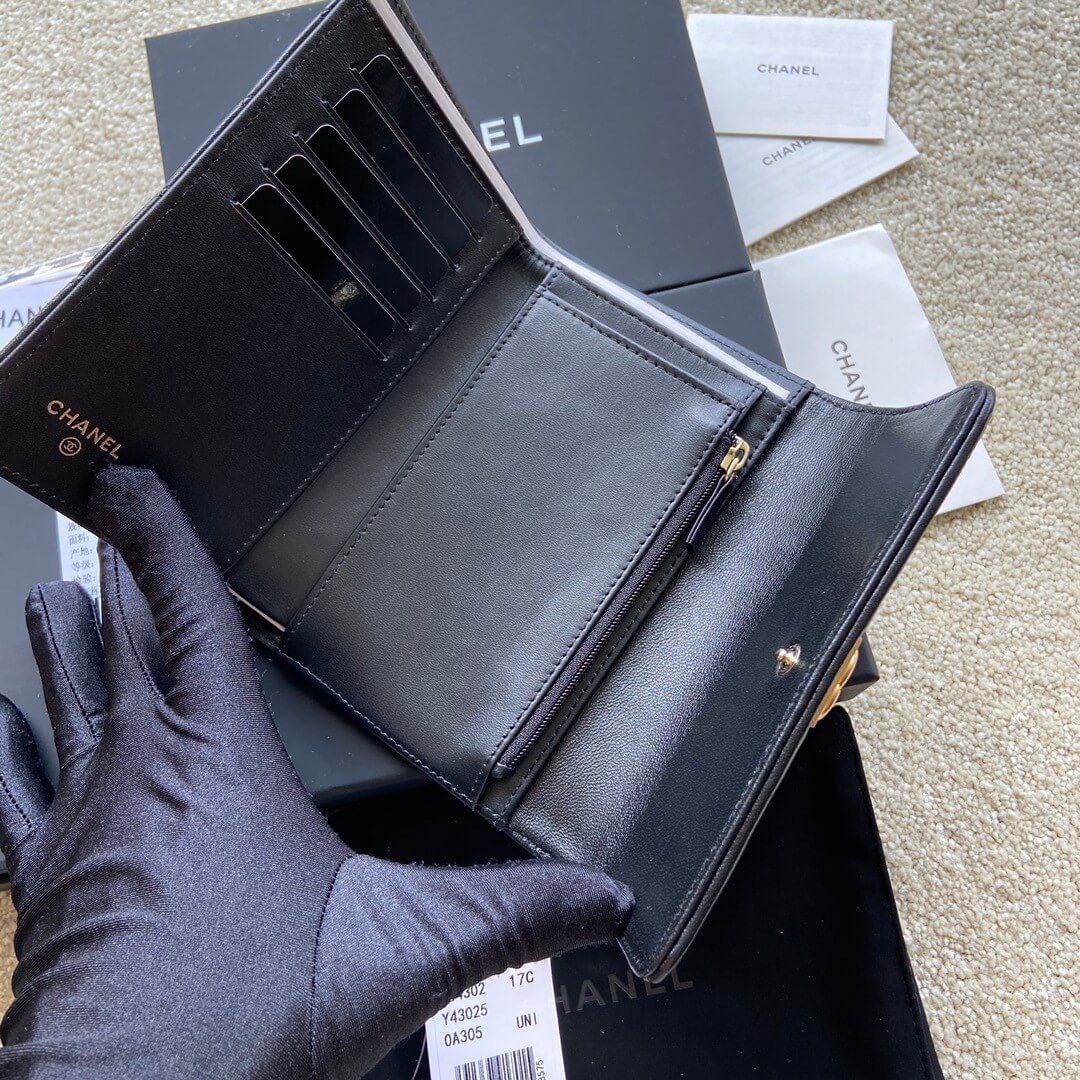 Ch*el boy long wallet